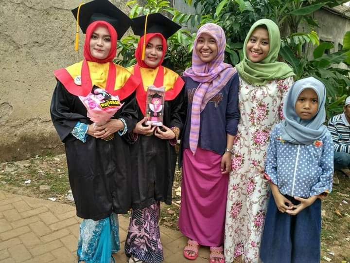 Wisuda Bahagia