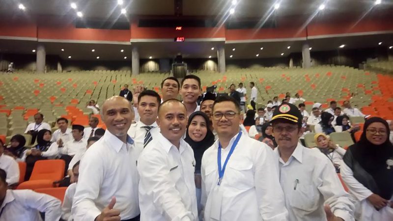 Dr Romi Siswanto (berpita biru)  dkk