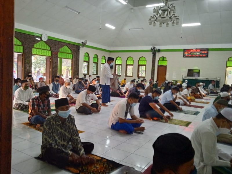 Jamaah Salat Idul Fitri Masjid At-Taqwa