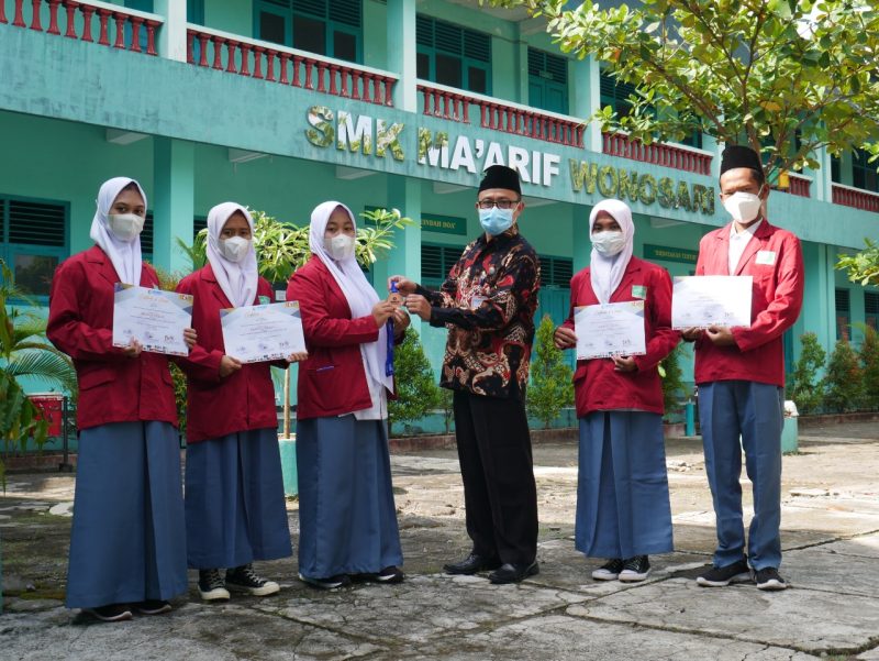 Penyerahan Medali WSEEC IYSA