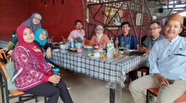 Pertemuan satu meja Kaprodi B Inggris, Kepala UPT Bahasa UIN Sunan Kalijaga dan panita pendiri MA