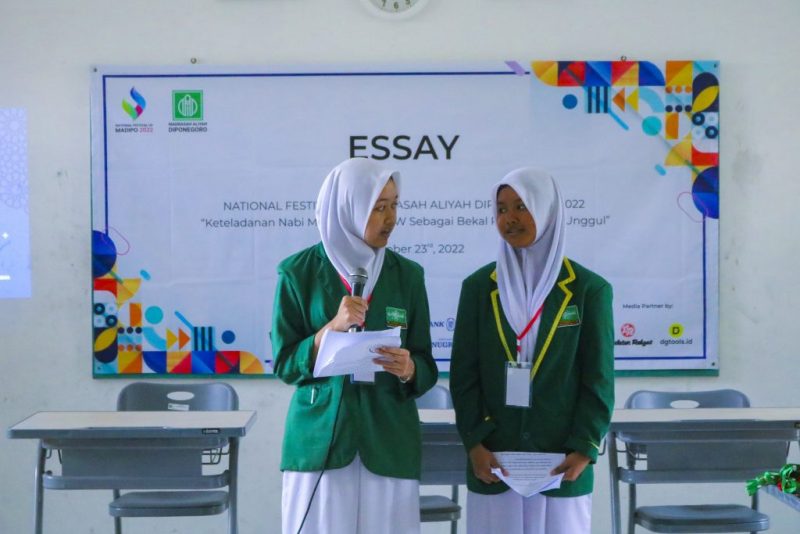 SMP Diponegoro Depok Juarai Lomba Esai Madipo Fest'22
